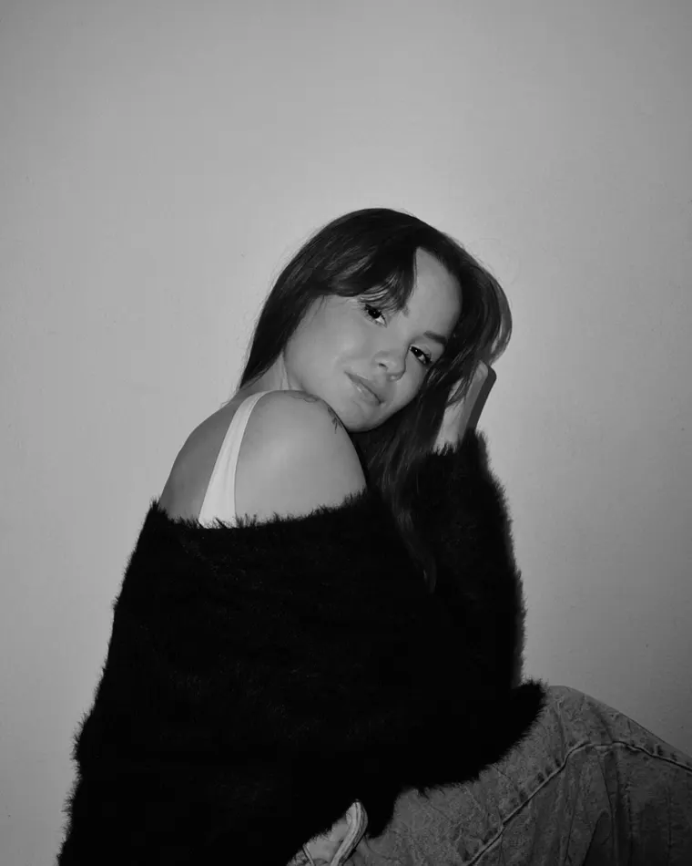 Megie Na Podlahe, D'POSE STUDIO